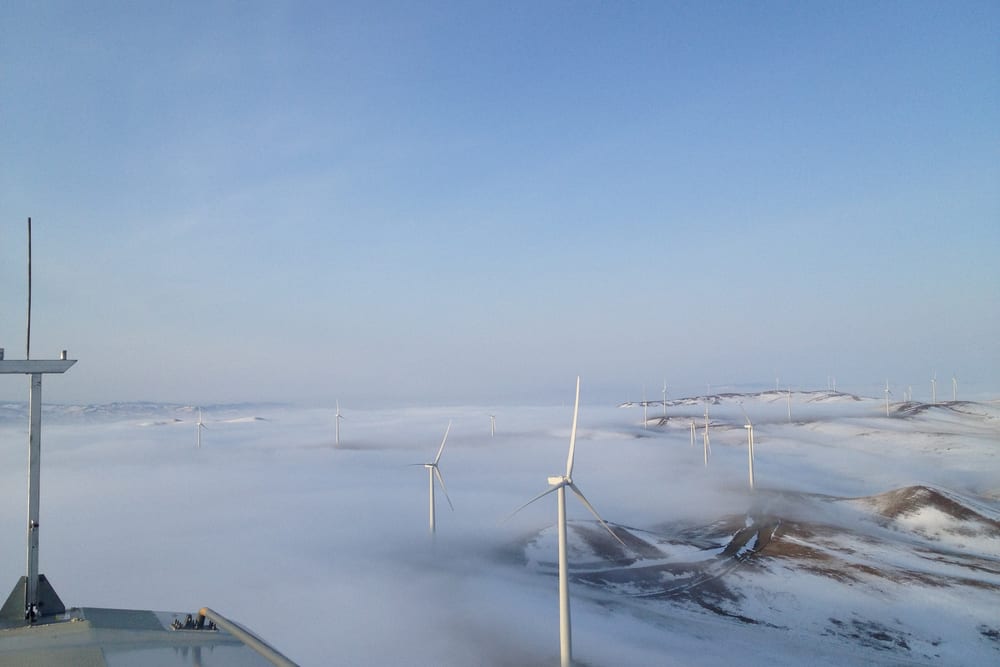 Turbines above the cloud line at Salkhit